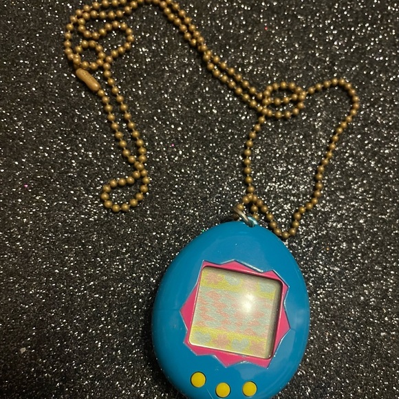 Vintage 90’s Tamagotchi Blue and Hot Pink - Picture 2 of 4